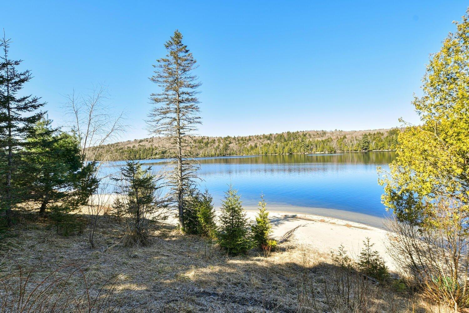 









6990

 - 6992


Ch. du Lac-Labelle

,
Labelle,




QC
J0T1H0


