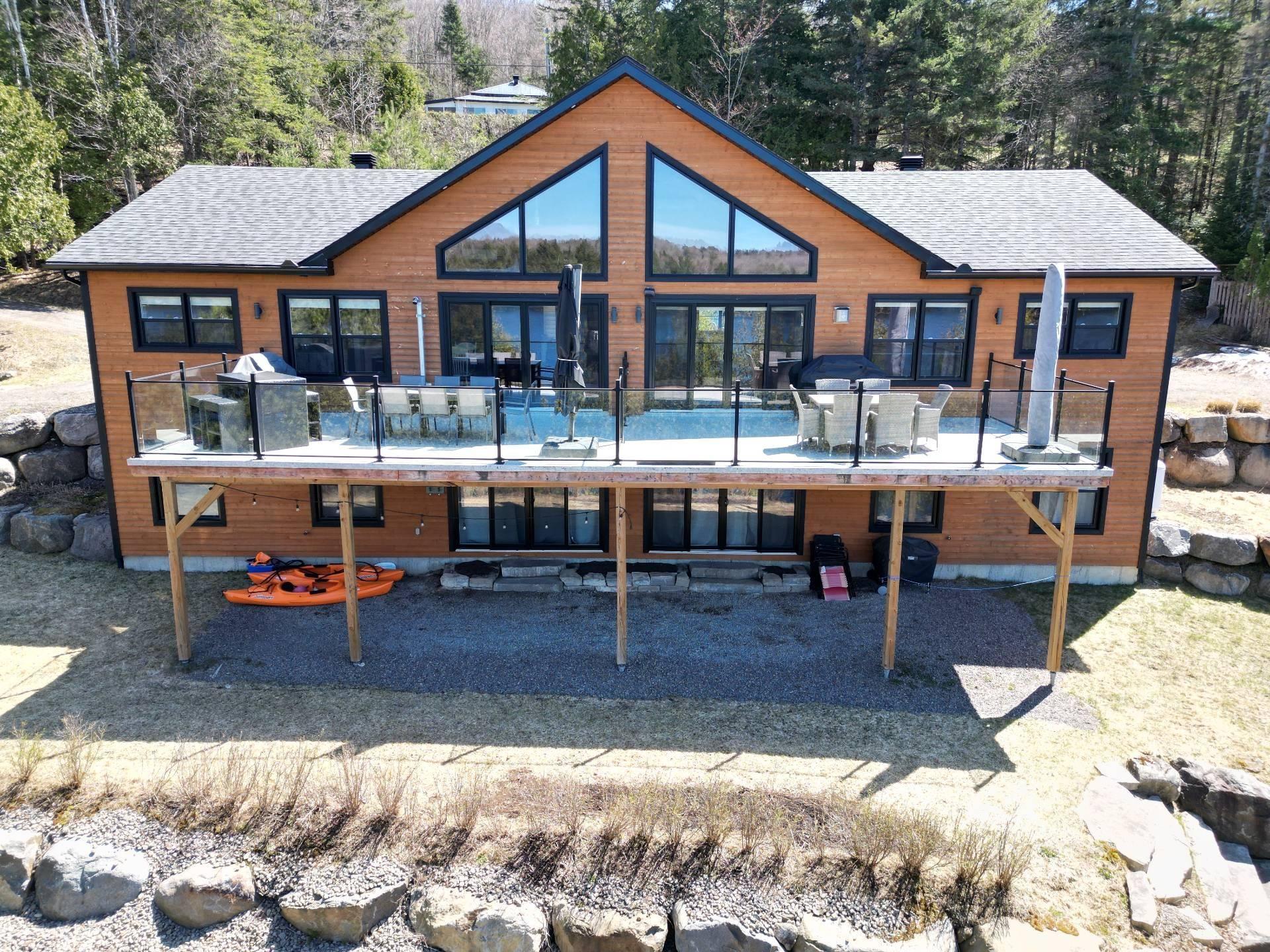 









6990Z

 - 6992Z


Ch. du Lac-Labelle

,
Labelle,




QC
J0T1H0

