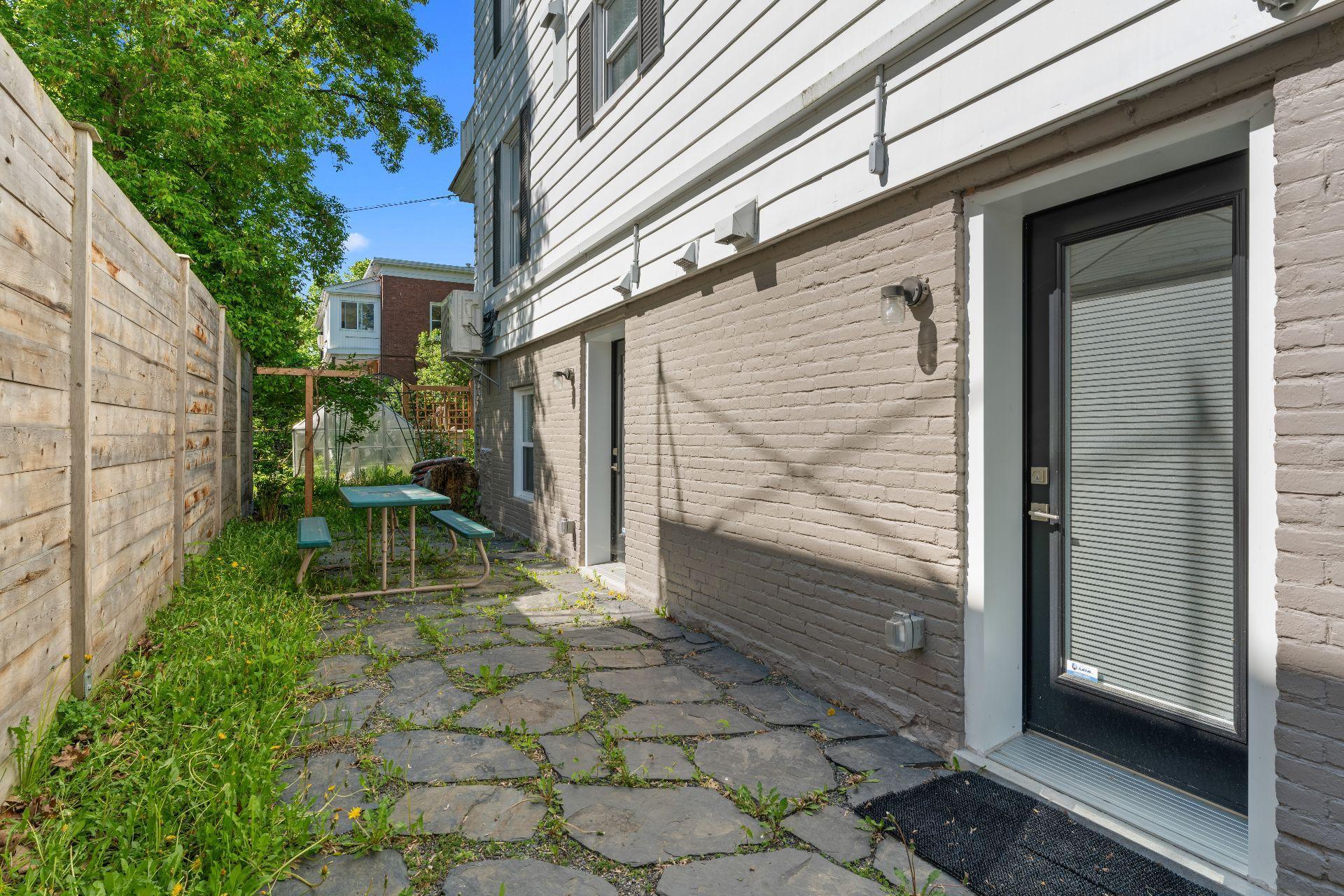









860


Rue du Général-De Montcalm

,
Sherbrooke (Les Nations),




QC
J1H1J3

