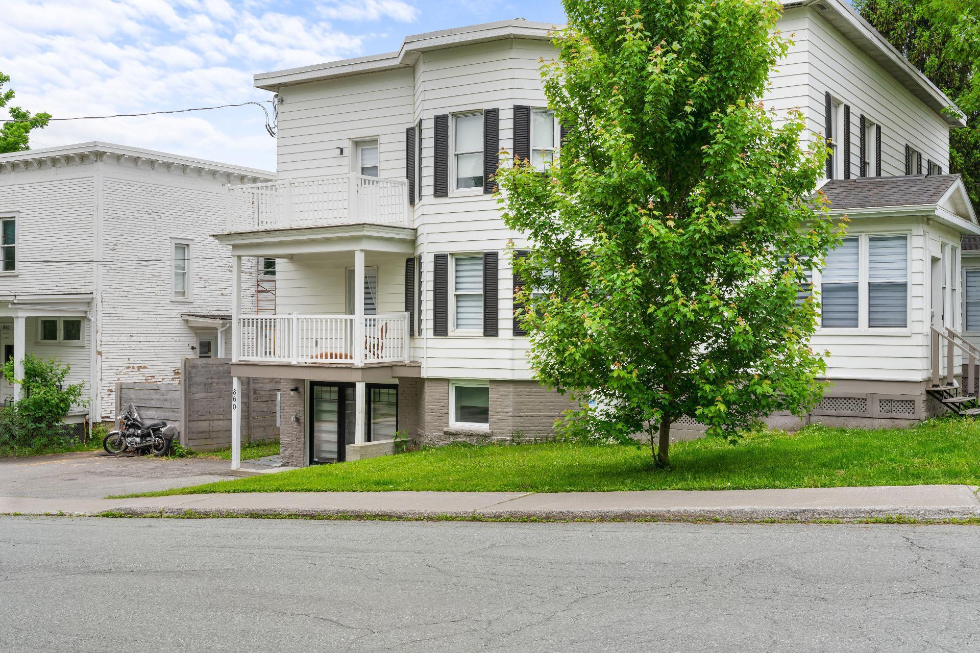 









860


Rue du Général-De Montcalm

,
Sherbrooke (Les Nations),




QC
J1H1J3

