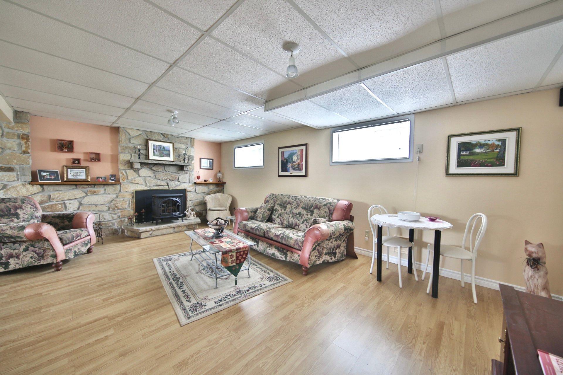 









3240


Rue du Collège

,
Longueuil (Saint-Hubert),




QC
J3Y5R8

