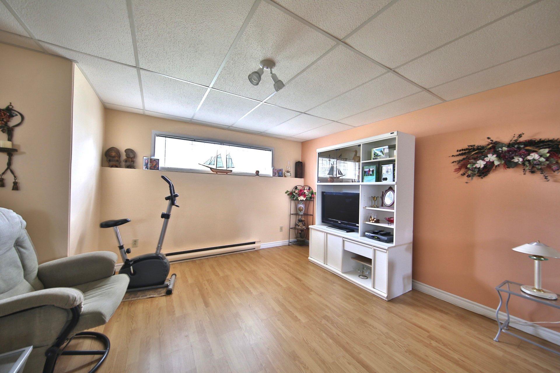 









3240


Rue du Collège

,
Longueuil (Saint-Hubert),




QC
J3Y5R8

