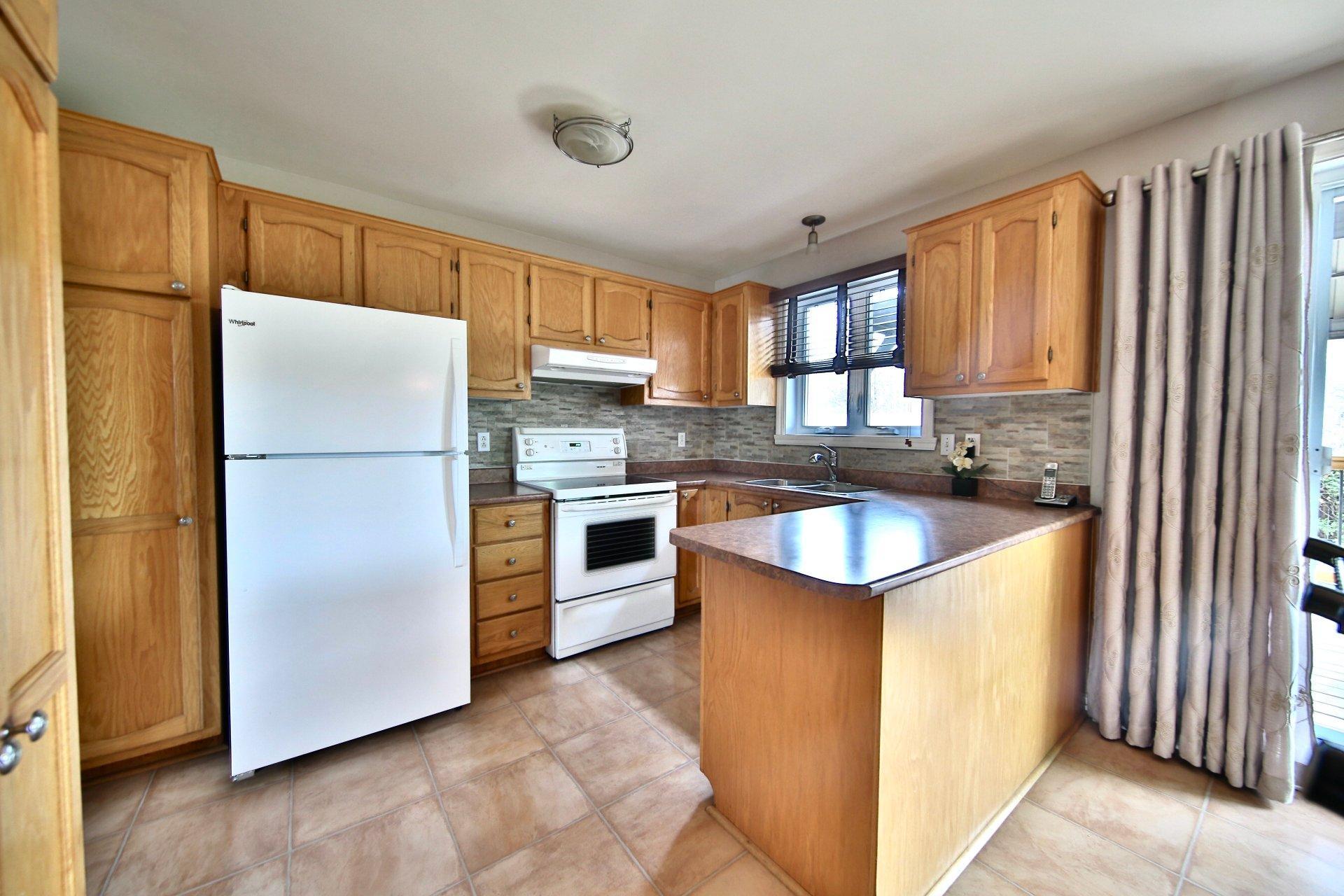 









3240


Rue du Collège

,
Longueuil (Saint-Hubert),




QC
J3Y5R8


