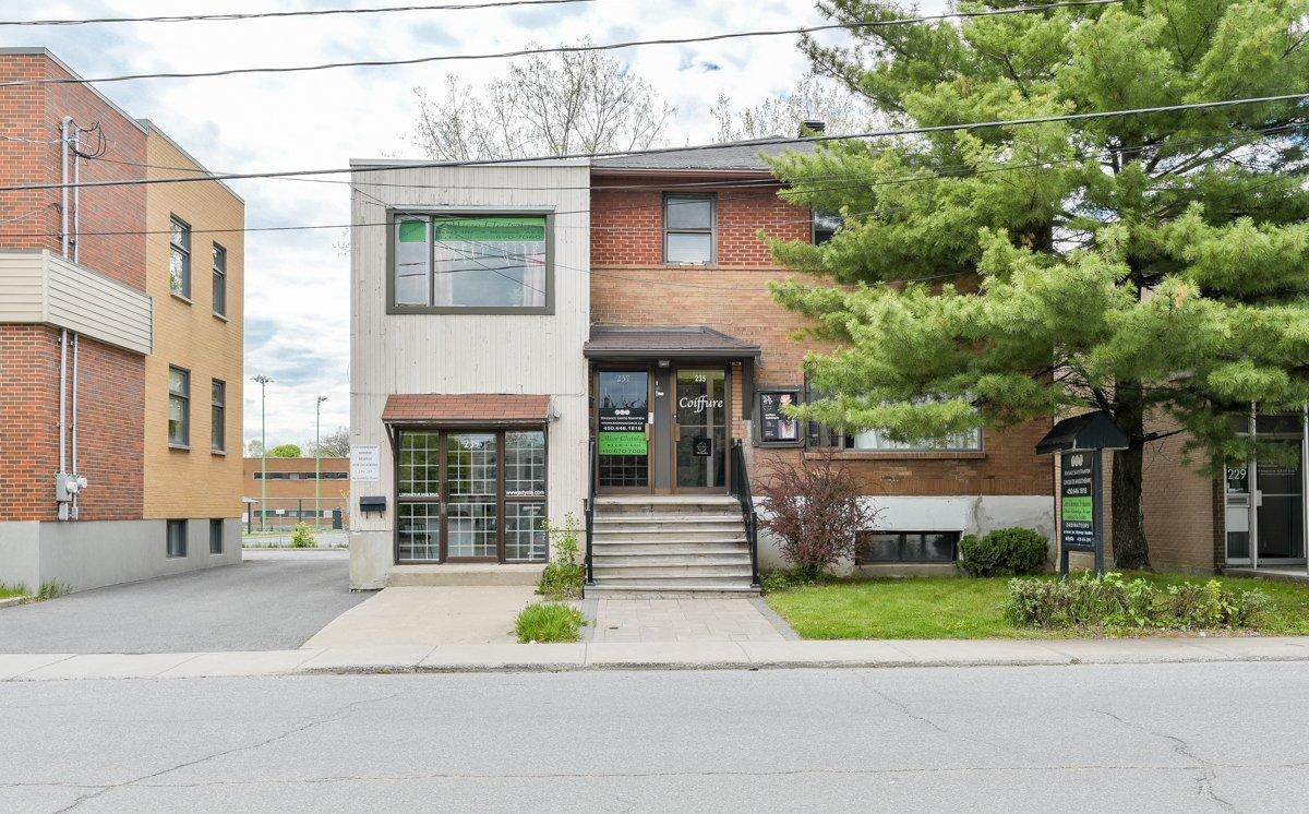 









235

 - 239


Rue De Gentilly O.

,
Longueuil (Le Vieux-Longueuil),




QC
J4H1Z5

