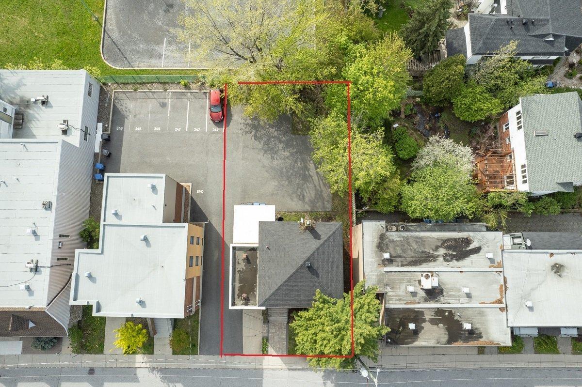 









235

 - 239


Rue De Gentilly O.

,
Longueuil (Le Vieux-Longueuil),




QC
J4H1Z5


