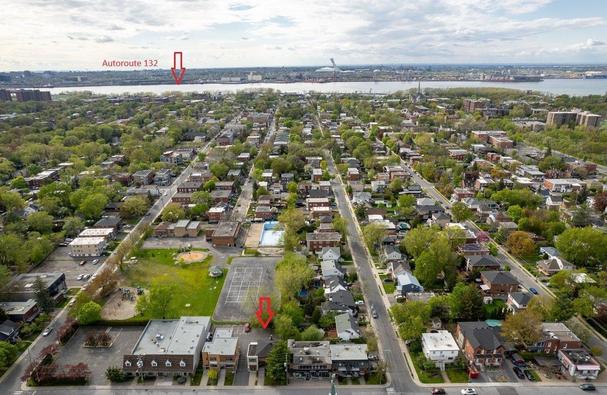 









235

 - 239


Rue De Gentilly O.

,
Longueuil (Le Vieux-Longueuil),




QC
J4H1Z5

