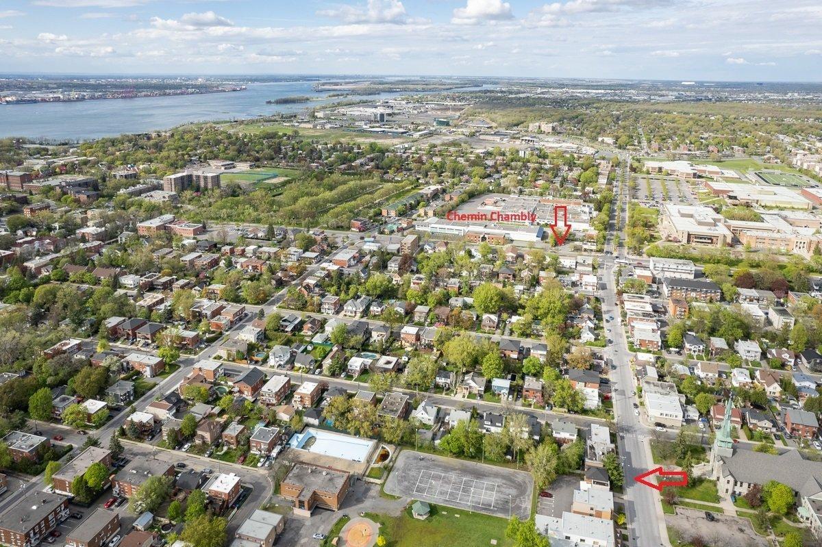 









235

 - 239


Rue De Gentilly O.

,
Longueuil (Le Vieux-Longueuil),




QC
J4H1Z5

