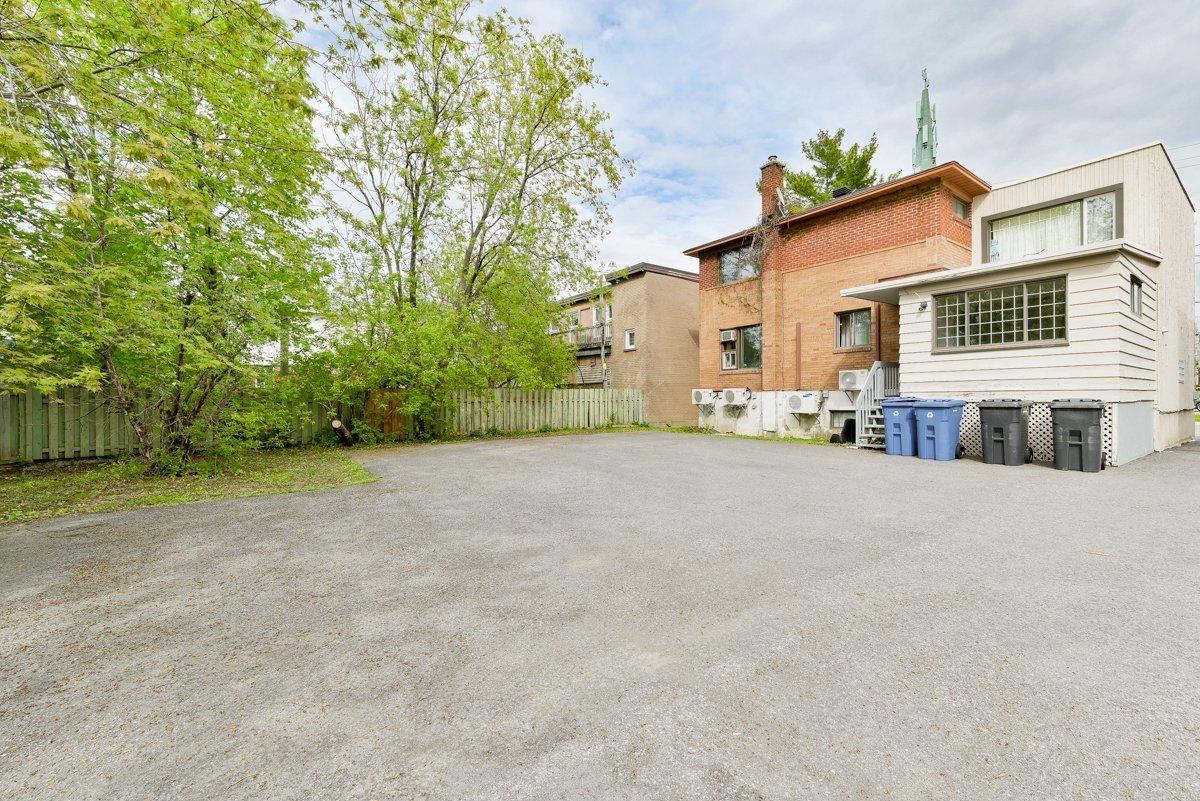 









235

 - 239


Rue De Gentilly O.

,
Longueuil (Le Vieux-Longueuil),




QC
J4H1Z5

