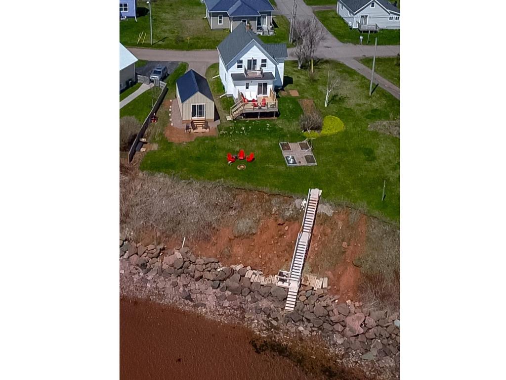












178 Howatt Street

,
Borden-Carleton,




PE
C0B 1X0

