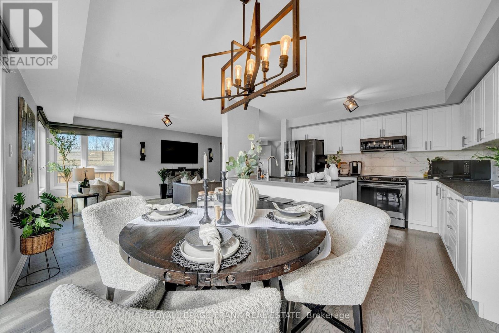 












48 CASPIAN SQUARE

,
Clarington (Bowmanville),




Ontario
L1C7G3

