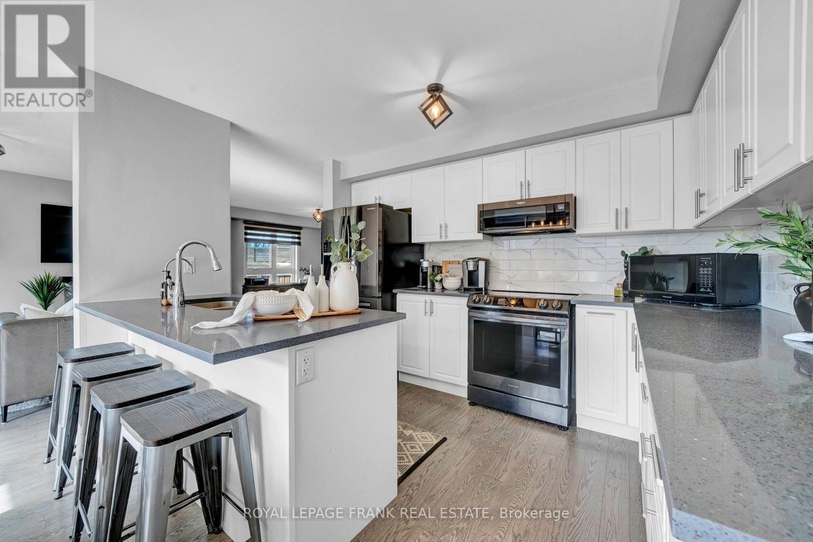 












48 CASPIAN SQUARE

,
Clarington (Bowmanville),




Ontario
L1C7G3

