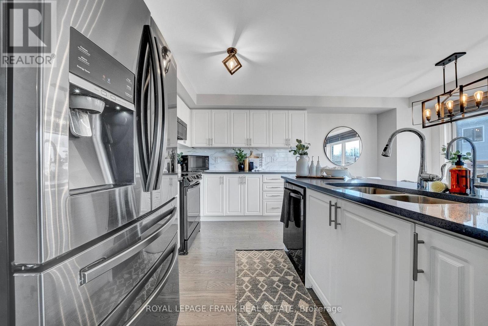 












48 CASPIAN SQUARE

,
Clarington (Bowmanville),




Ontario
L1C7G3

