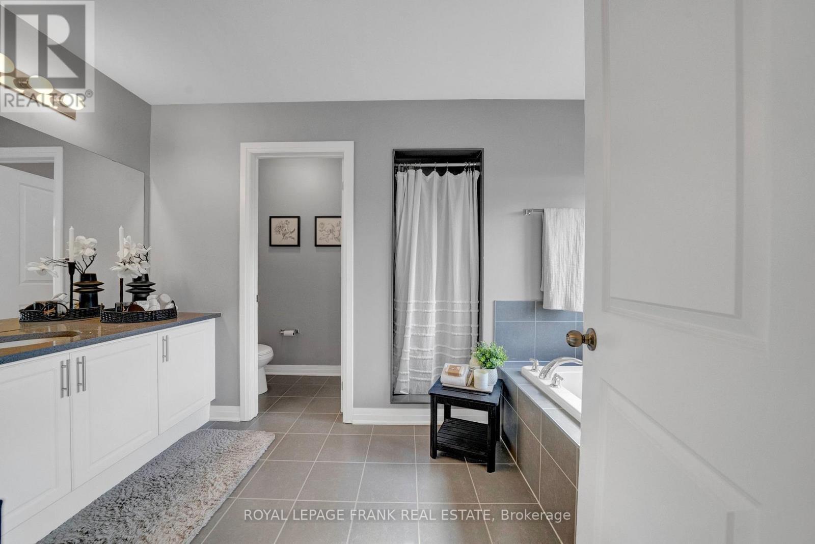 












48 CASPIAN SQUARE

,
Clarington (Bowmanville),




Ontario
L1C7G3

