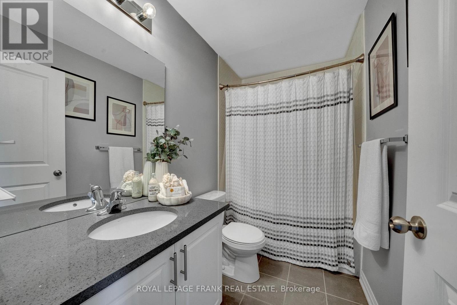 












48 CASPIAN SQUARE

,
Clarington (Bowmanville),




Ontario
L1C7G3

