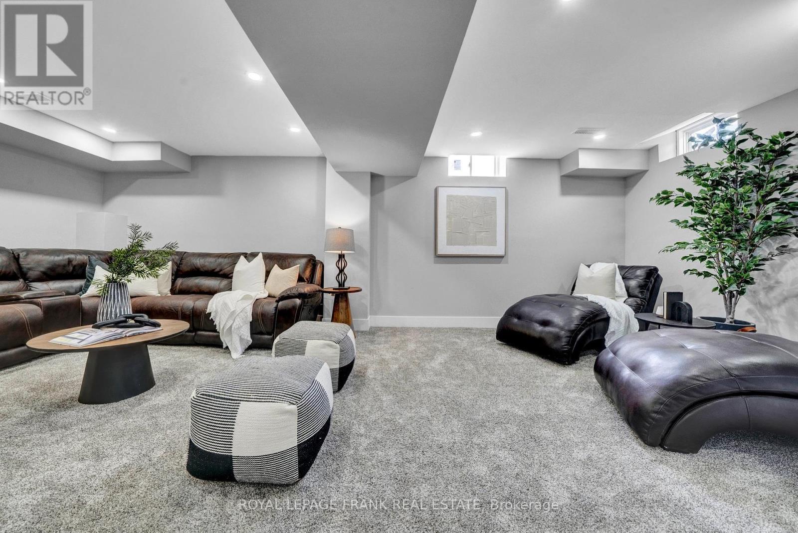 












48 CASPIAN SQUARE

,
Clarington (Bowmanville),




Ontario
L1C7G3

