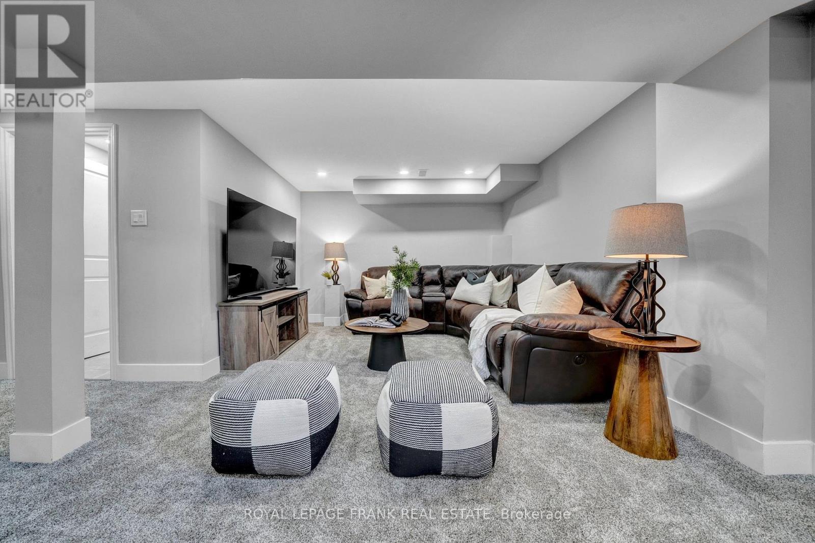 












48 CASPIAN SQUARE

,
Clarington (Bowmanville),




Ontario
L1C7G3

