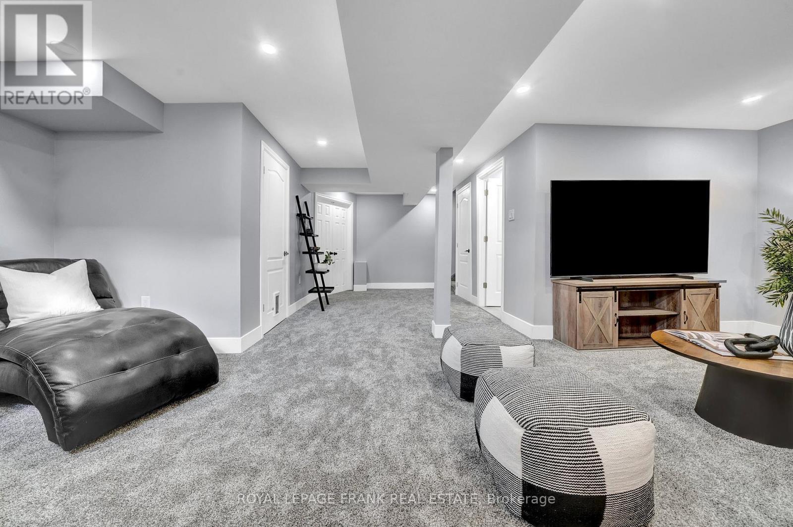 












48 CASPIAN SQUARE

,
Clarington (Bowmanville),




Ontario
L1C7G3


