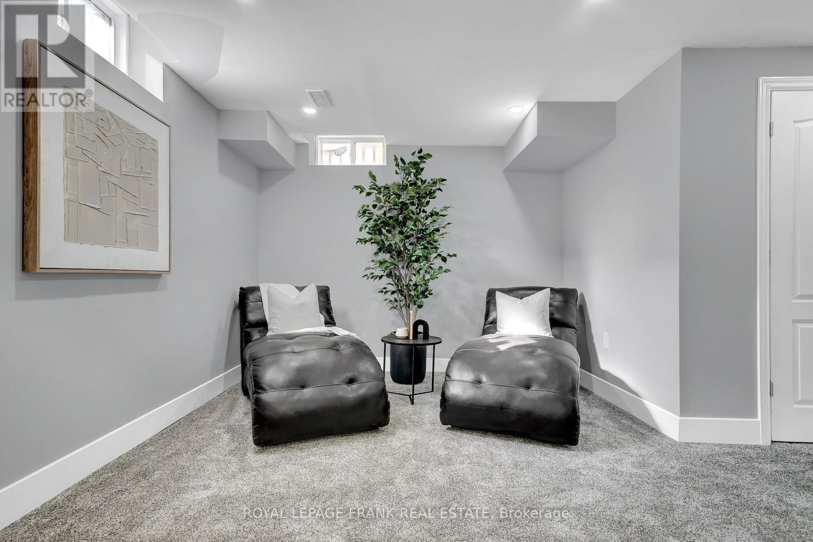 












48 CASPIAN SQUARE

,
Clarington (Bowmanville),




Ontario
L1C7G3

