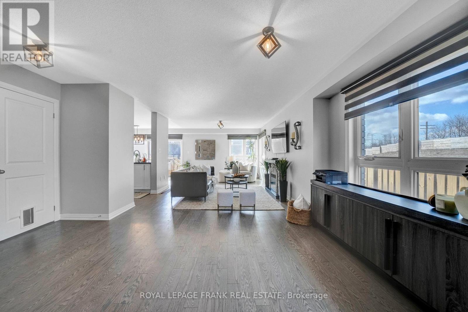 












48 CASPIAN SQUARE

,
Clarington (Bowmanville),




Ontario
L1C7G3

