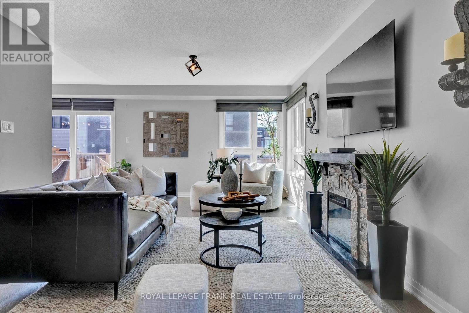 












48 CASPIAN SQUARE

,
Clarington (Bowmanville),




Ontario
L1C7G3


