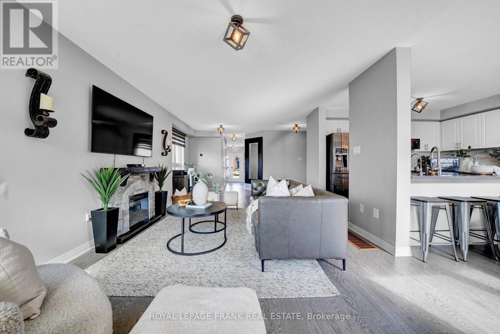 












48 CASPIAN SQUARE

,
Clarington (Bowmanville),




Ontario
L1C7G3

