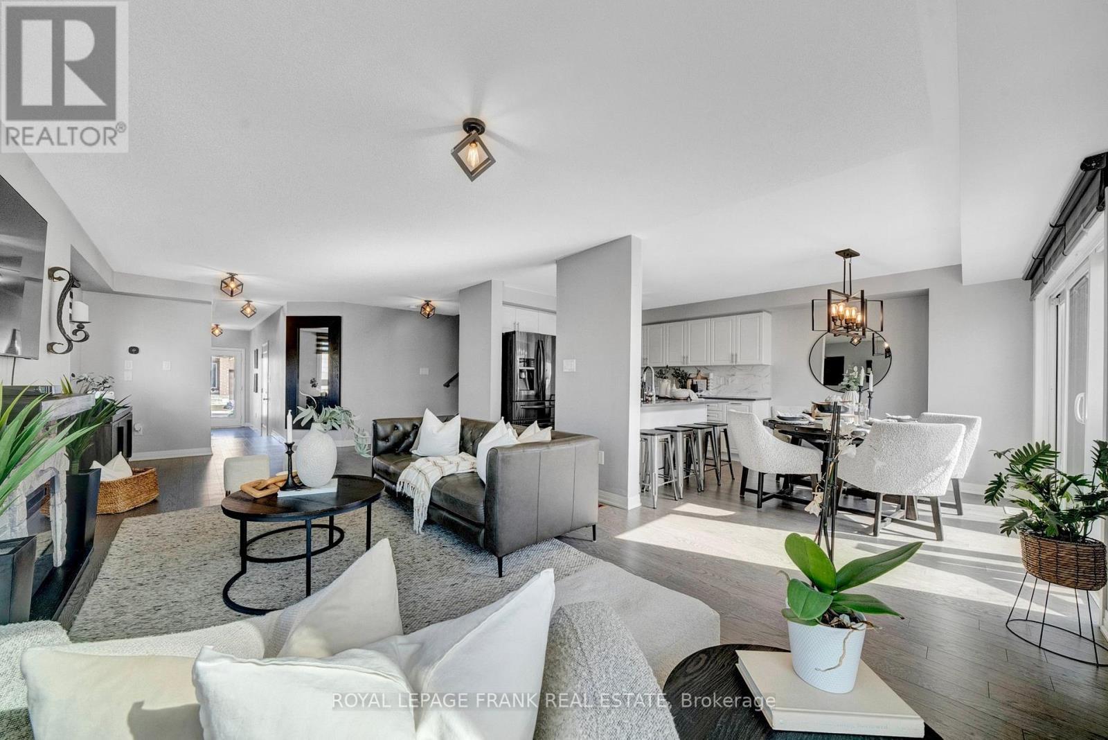 












48 CASPIAN SQUARE

,
Clarington (Bowmanville),




Ontario
L1C7G3

