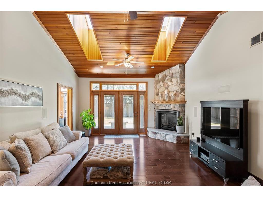 









22334


CHARING CROSS

Road,
Chatham,




ON
N7M 5H8

