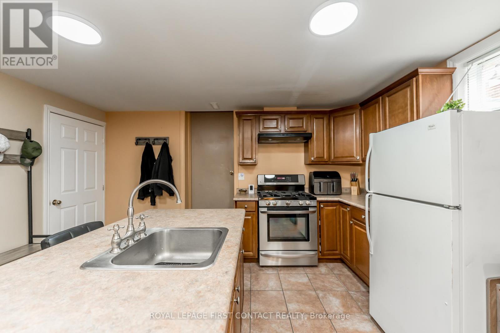 












91 IRWIN DRIVE

,
Barrie,




Ontario
L4N7A9

