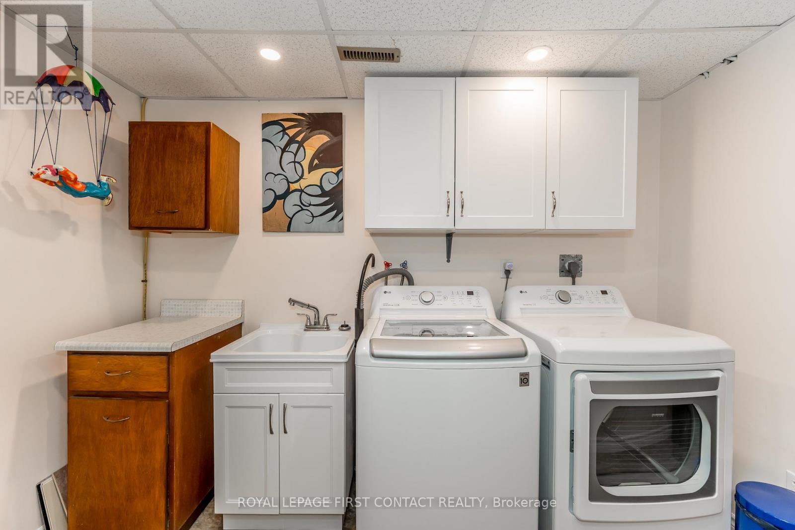 












91 IRWIN DRIVE

,
Barrie,




Ontario
L4N7A9

