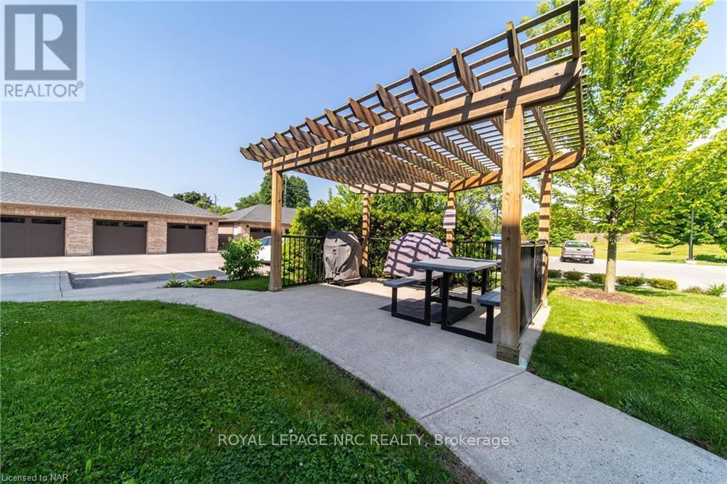 












102 - 4644 PETTIT AVENUE

,
Niagara Falls (Morrison),




Ontario
L2E6L4

