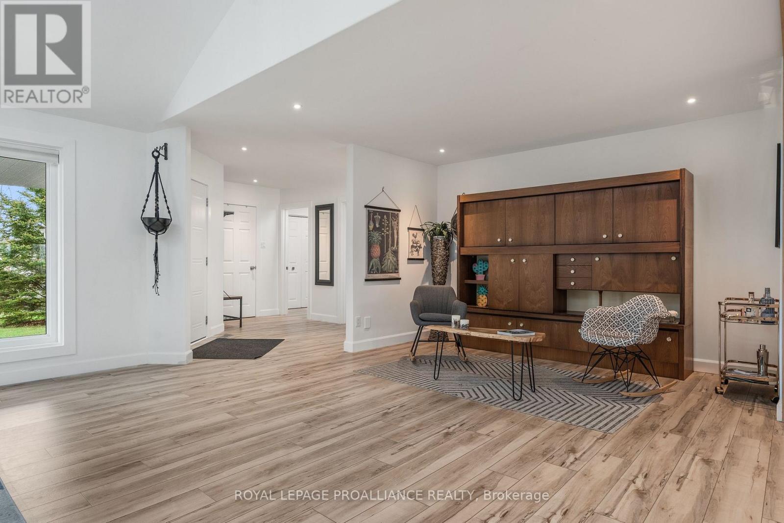 












135 HISCOCK SHORES ROAD

,
Prince Edward County (Ameliasburg Ward),




Ontario
K0K1L0

