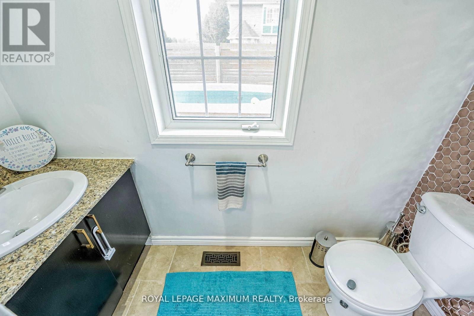 












21 PIONEER AVENUE

,
Toronto,




Ontario
M6M5H8

