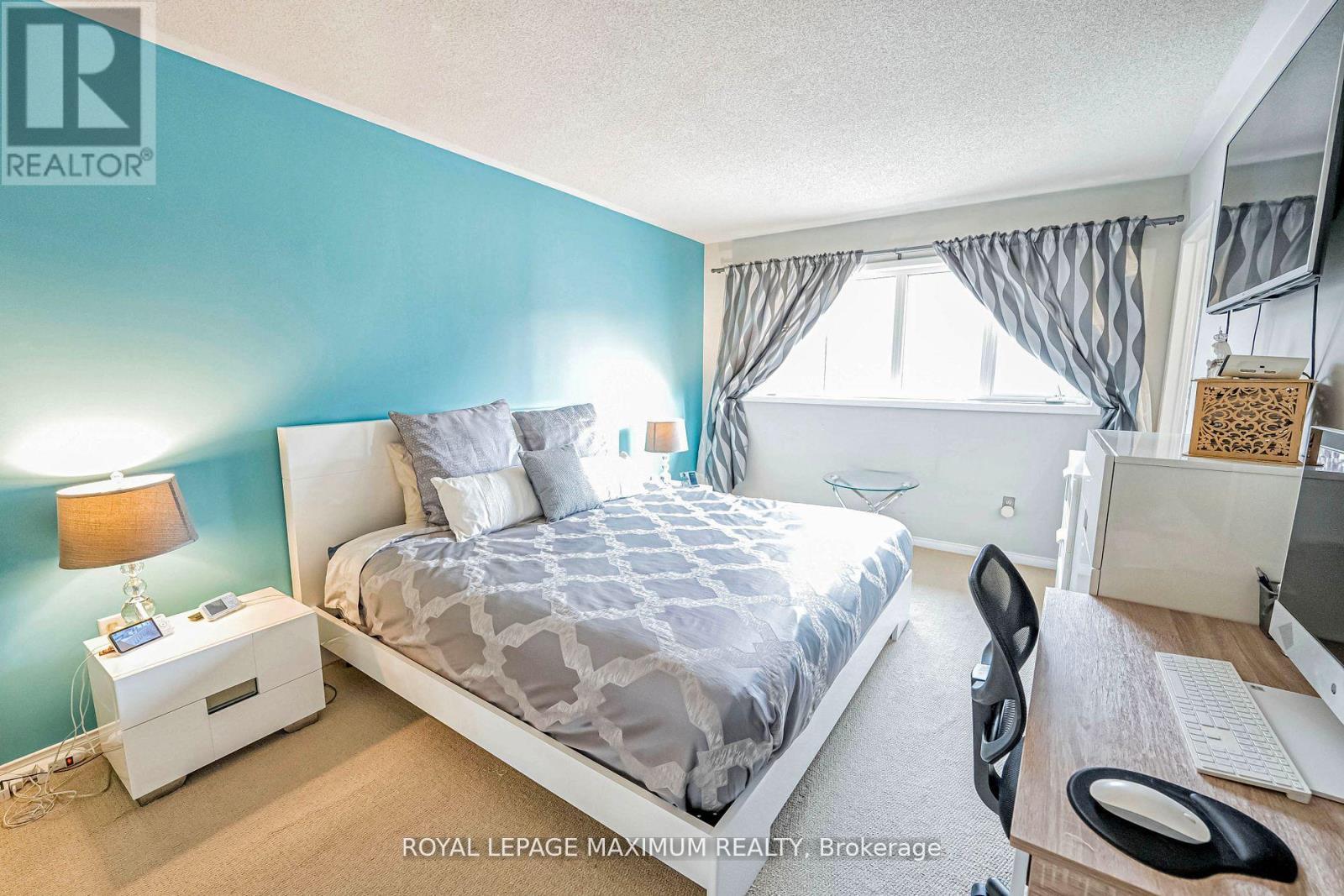 












21 PIONEER AVENUE

,
Toronto,




Ontario
M6M5H8

