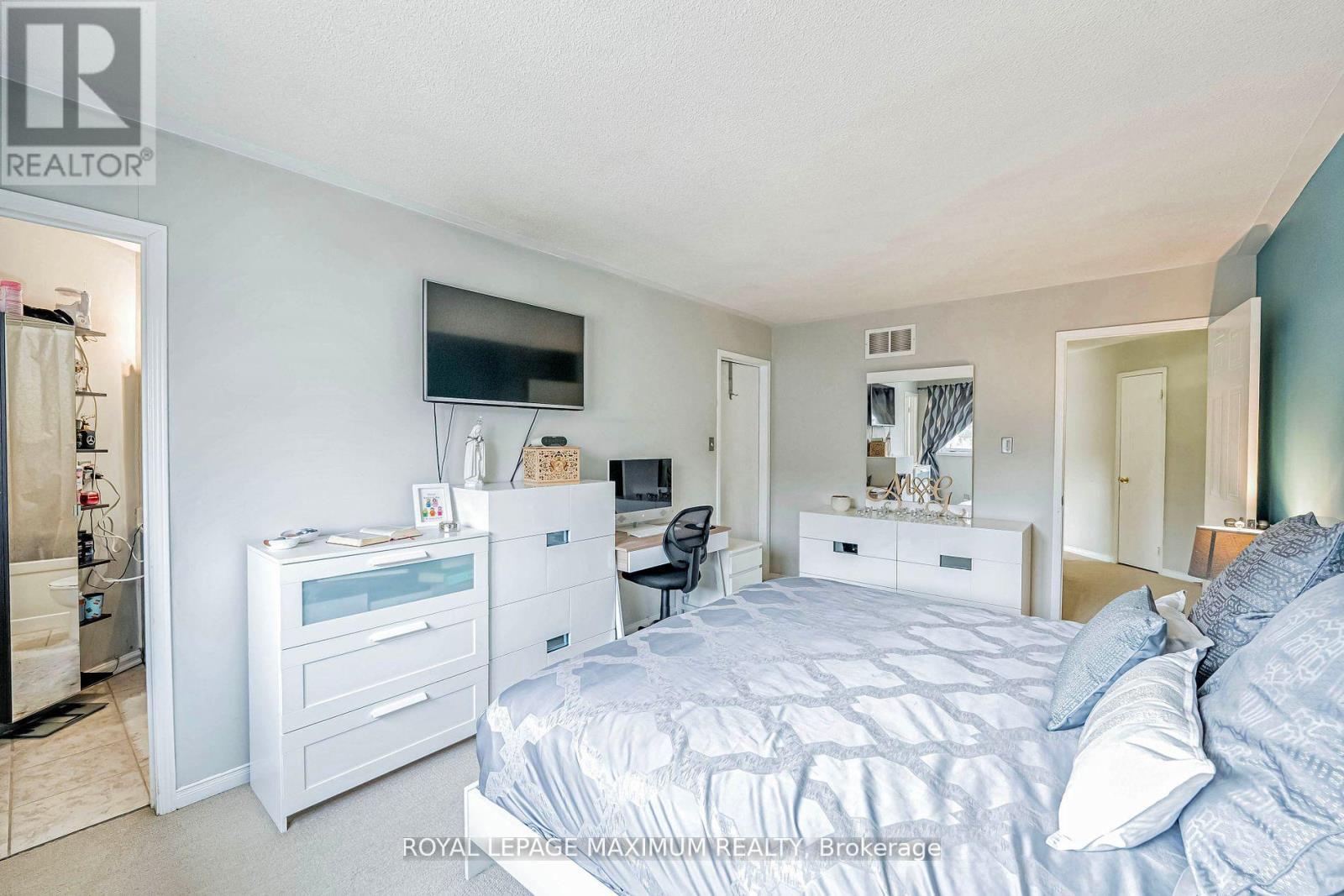 












21 PIONEER AVENUE

,
Toronto,




Ontario
M6M5H8

