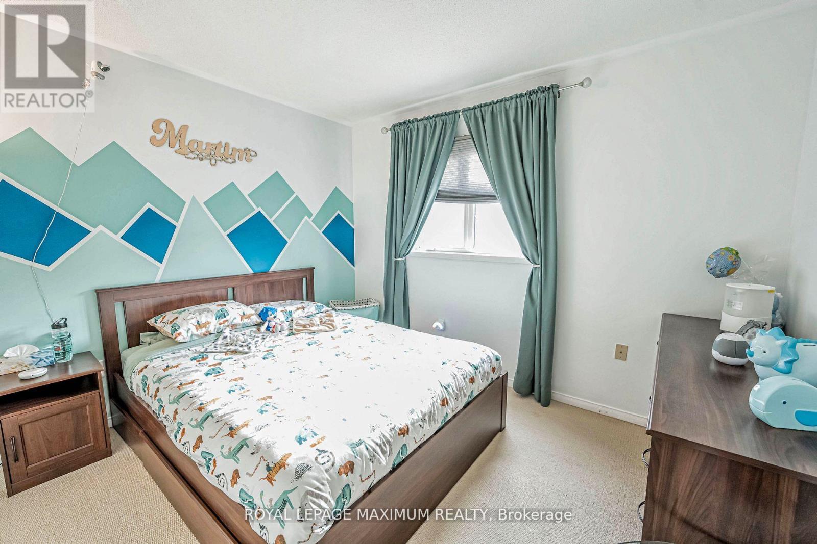 












21 PIONEER AVENUE

,
Toronto,




Ontario
M6M5H8

