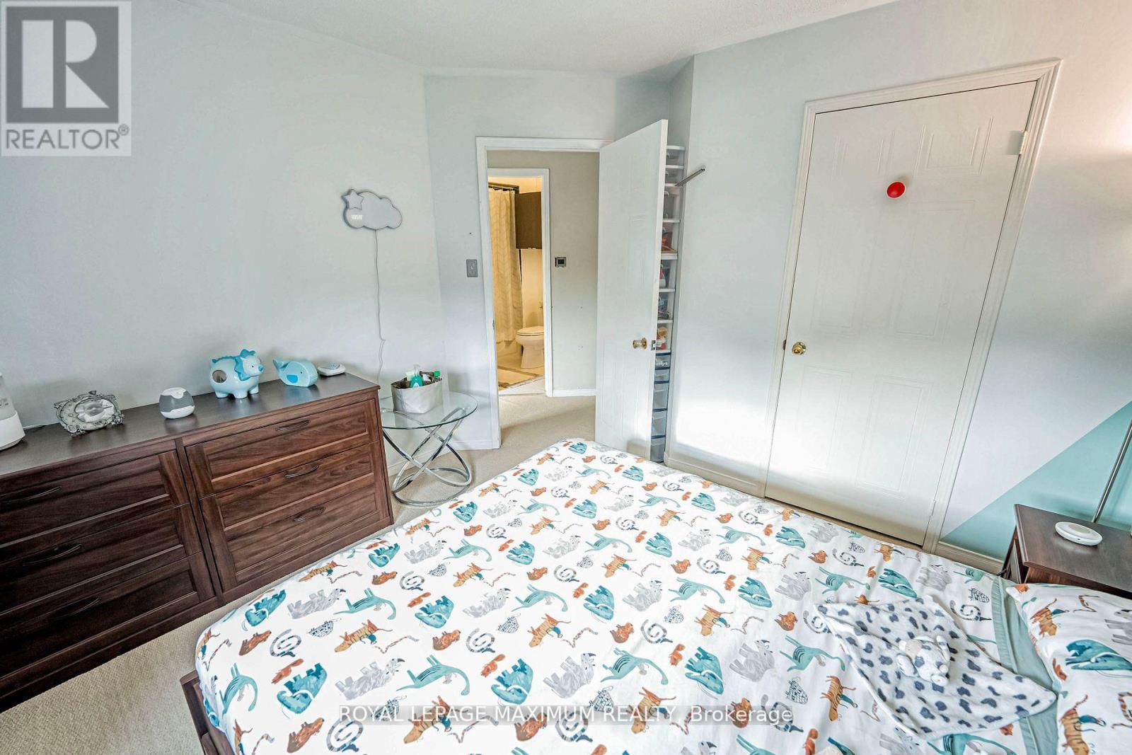 












21 PIONEER AVENUE

,
Toronto,




Ontario
M6M5H8

