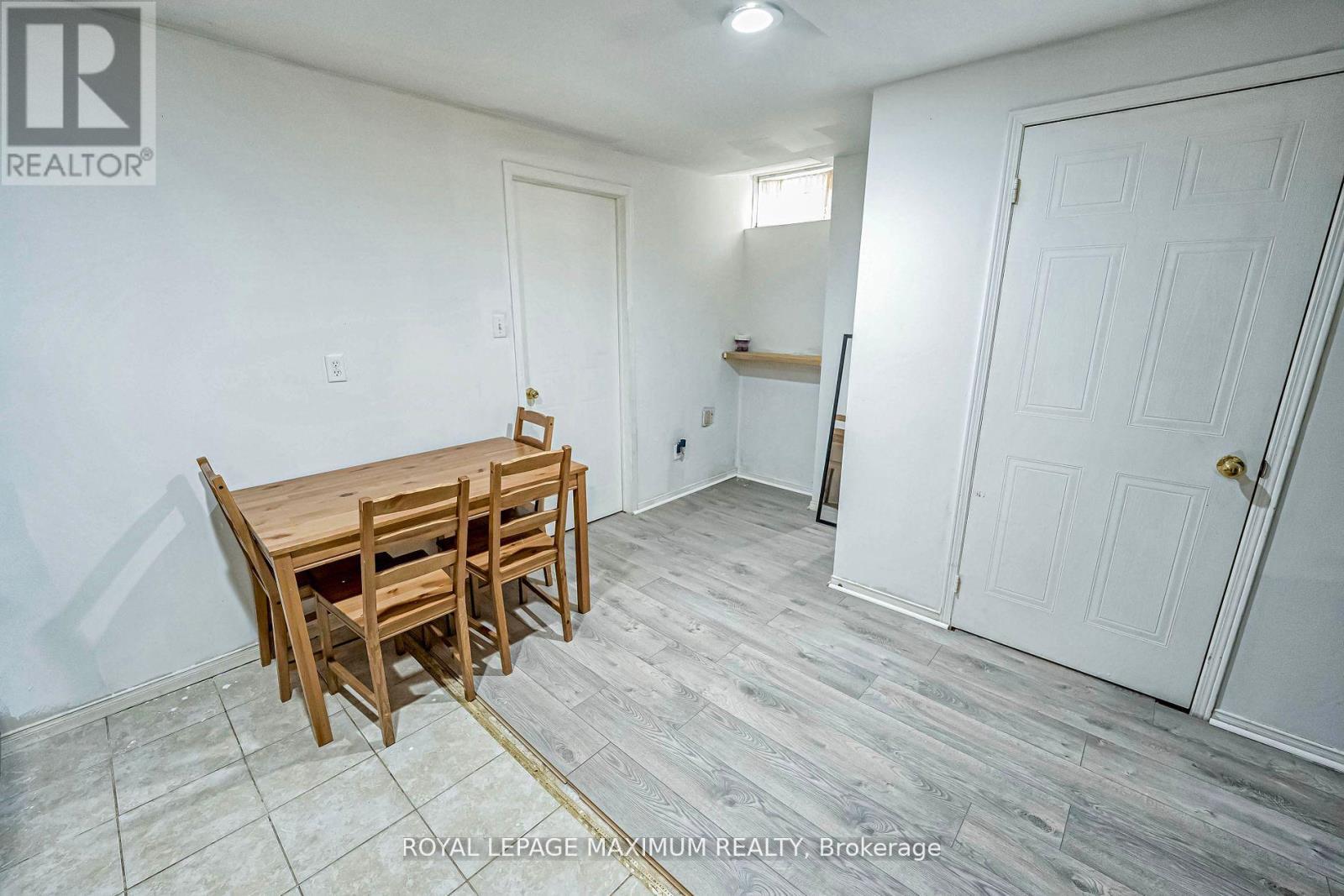 












21 PIONEER AVENUE

,
Toronto,




Ontario
M6M5H8

