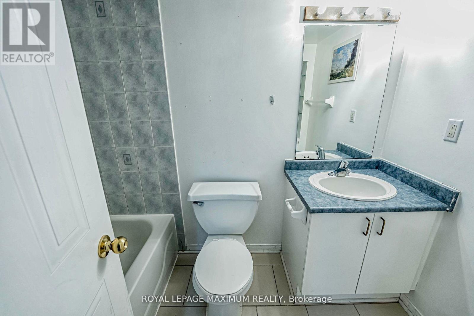 












21 PIONEER AVENUE

,
Toronto,




Ontario
M6M5H8

