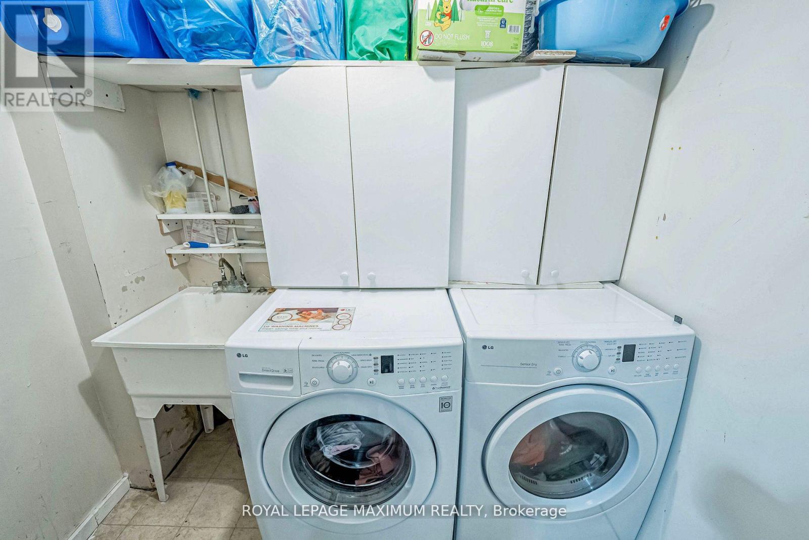 












21 PIONEER AVENUE

,
Toronto,




Ontario
M6M5H8

