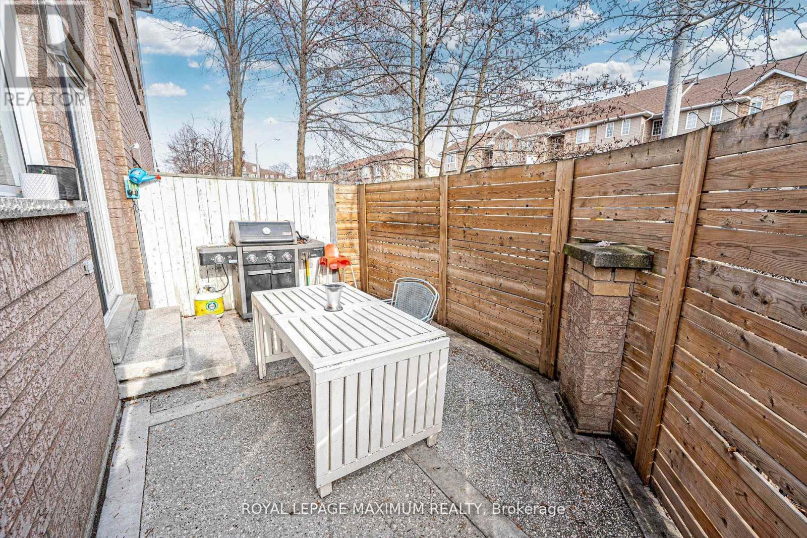 












21 PIONEER AVENUE

,
Toronto,




Ontario
M6M5H8

