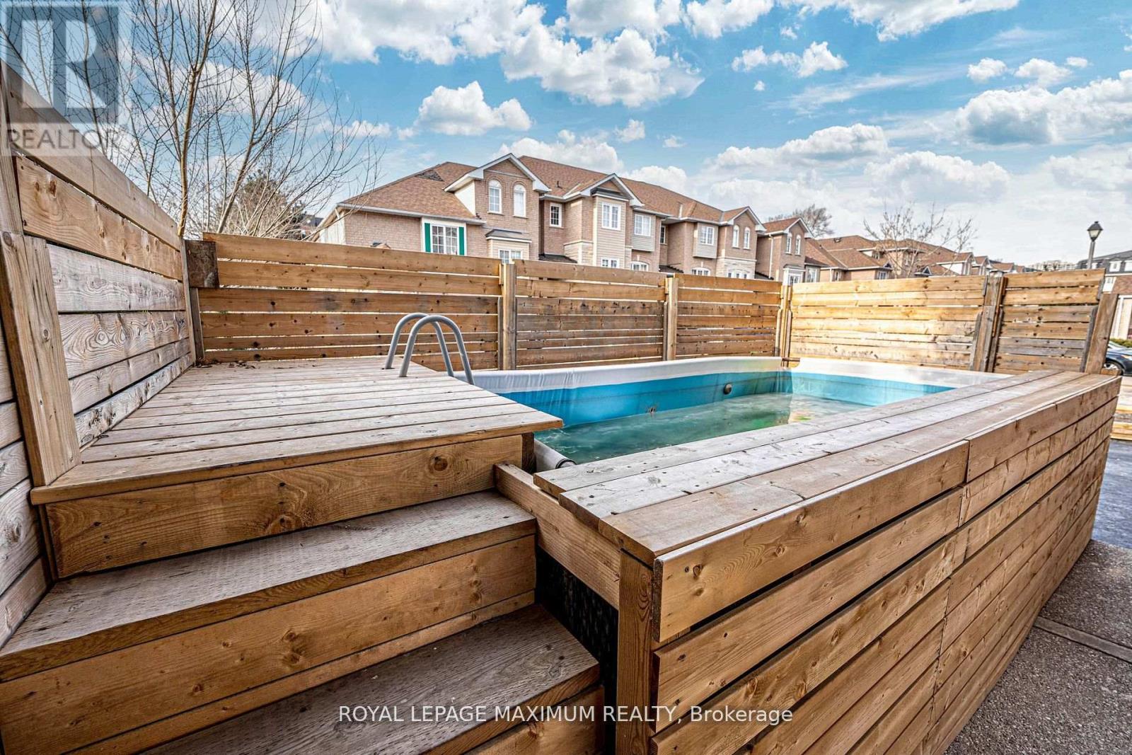 












21 PIONEER AVENUE

,
Toronto,




Ontario
M6M5H8

