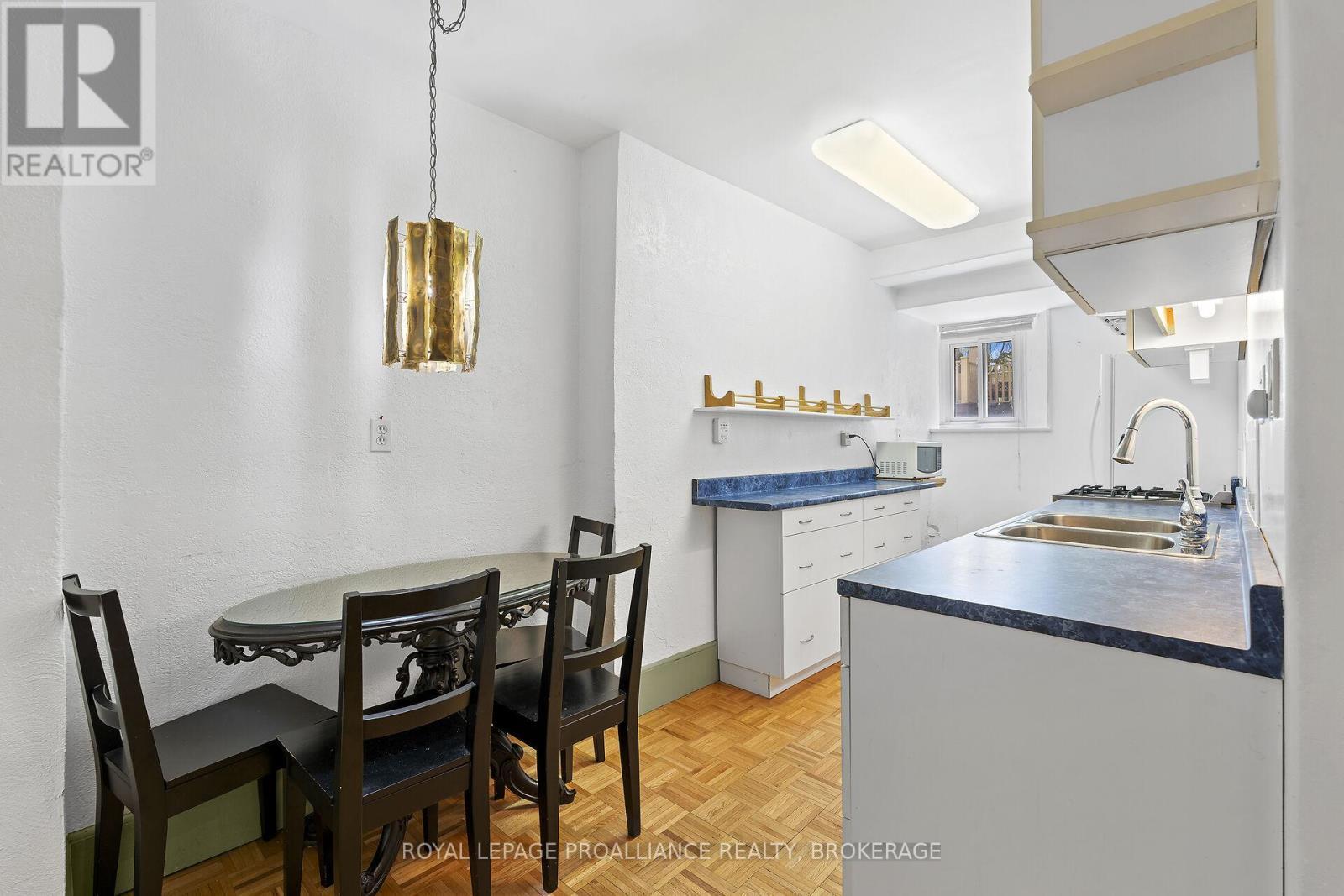 












20 - 67 SYDENHAM STREET

,
Kingston (Central City East),




Ontario
K7L3H2


