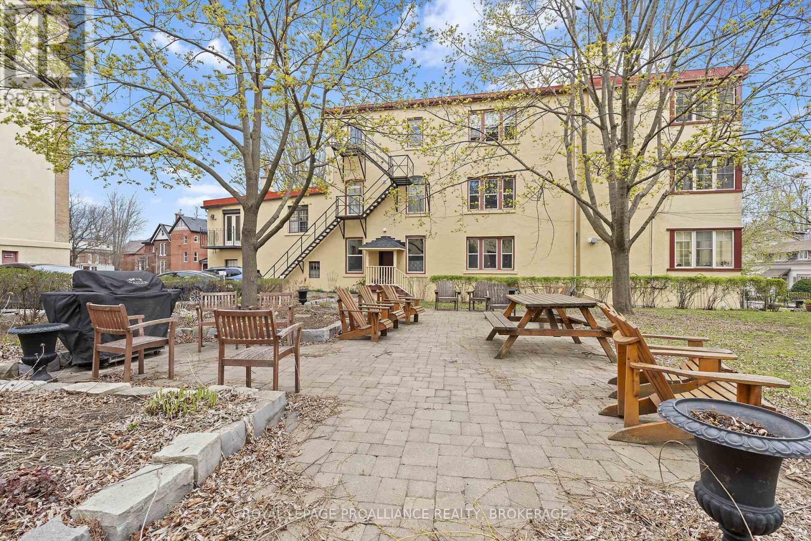 












20 - 67 SYDENHAM STREET

,
Kingston (Central City East),




Ontario
K7L3H2

