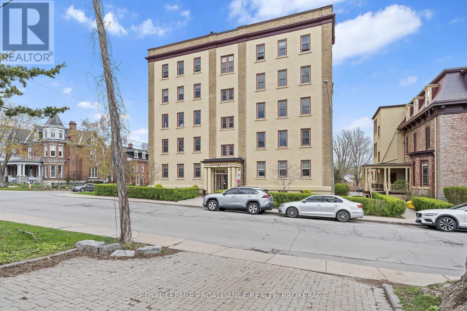 












20 - 67 SYDENHAM STREET

,
Kingston (Central City East),




Ontario
K7L3H2

