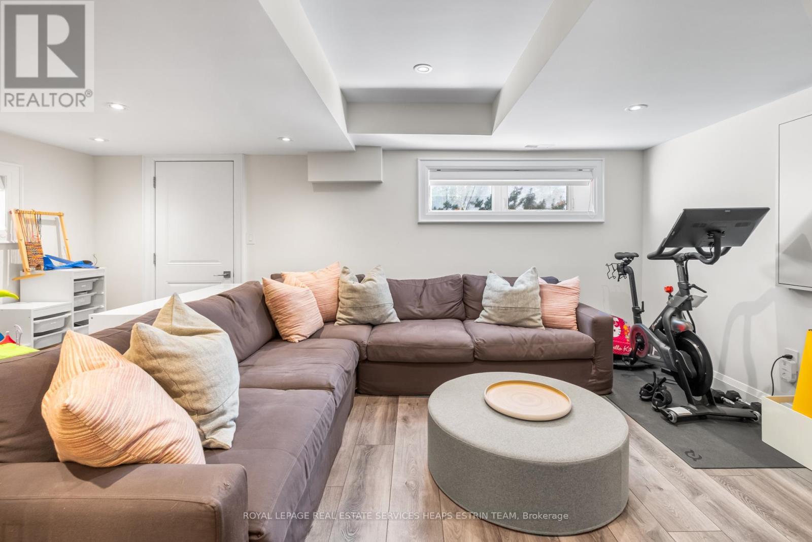 












56 ST HUBERT AVENUE

,
Toronto,




Ontario
M4J3Z3

