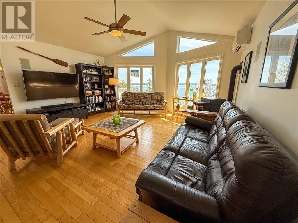 












134 Zullich Drive

,
Kagawong, Manitoulin Island,




Ontario
P0P1J0

