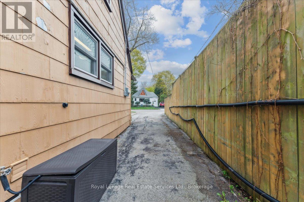 












160 HOME STREET

,
Stratford,




Ontario
N5A2A1

