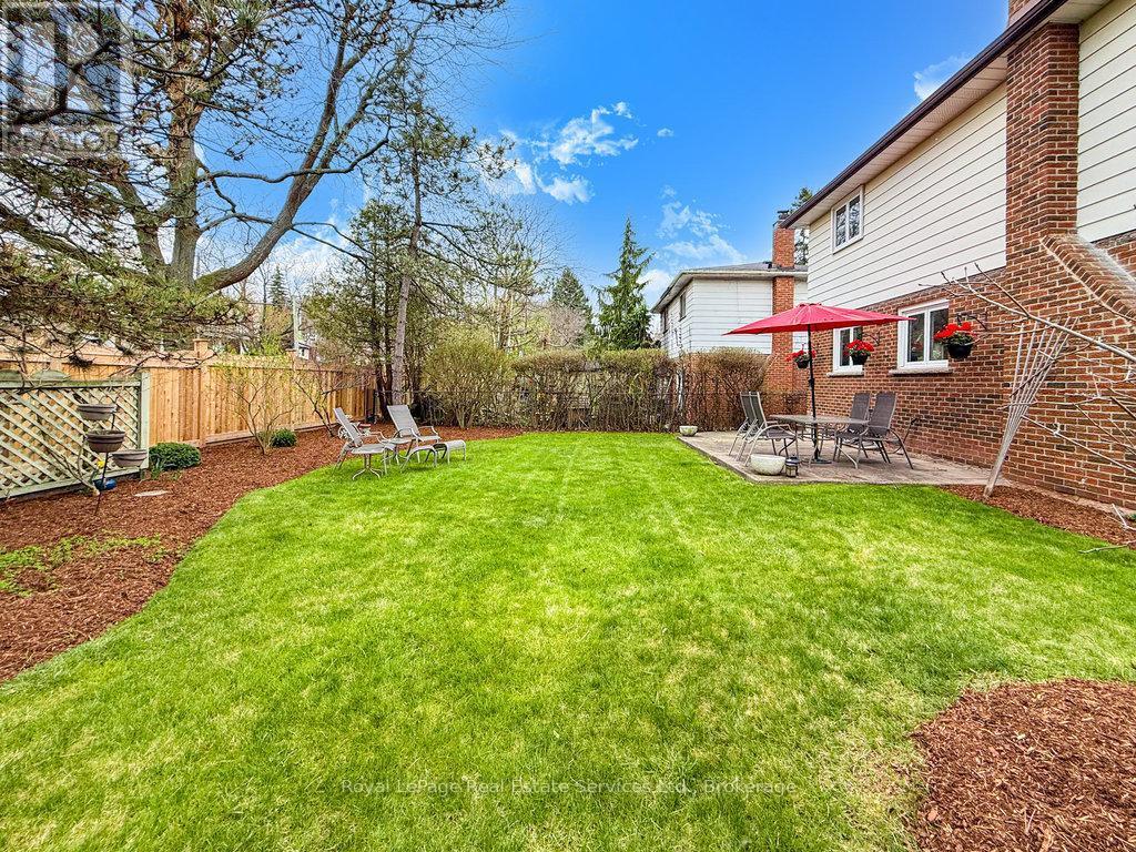 












2086 THORNLEA DRIVE

,
Oakville (BR Bronte),




Ontario
L6L1K6


