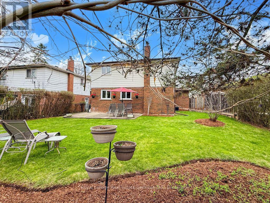












2086 THORNLEA DRIVE

,
Oakville (BR Bronte),




Ontario
L6L1K6

