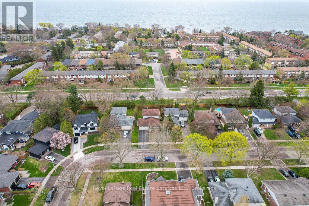 












2086 THORNLEA DRIVE

,
Oakville (BR Bronte),




Ontario
L6L1K6

